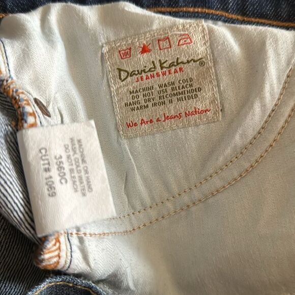 David Kahn Jeanswear medium wash 5-pocket bootcut jeans. Size 10. - Picture 6 of 6